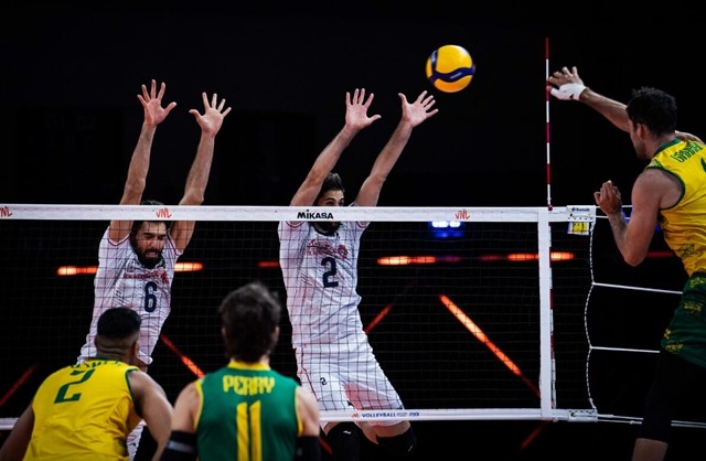 包含亚洲联赛劲旅迎来班底核心，领跑榜首的词条