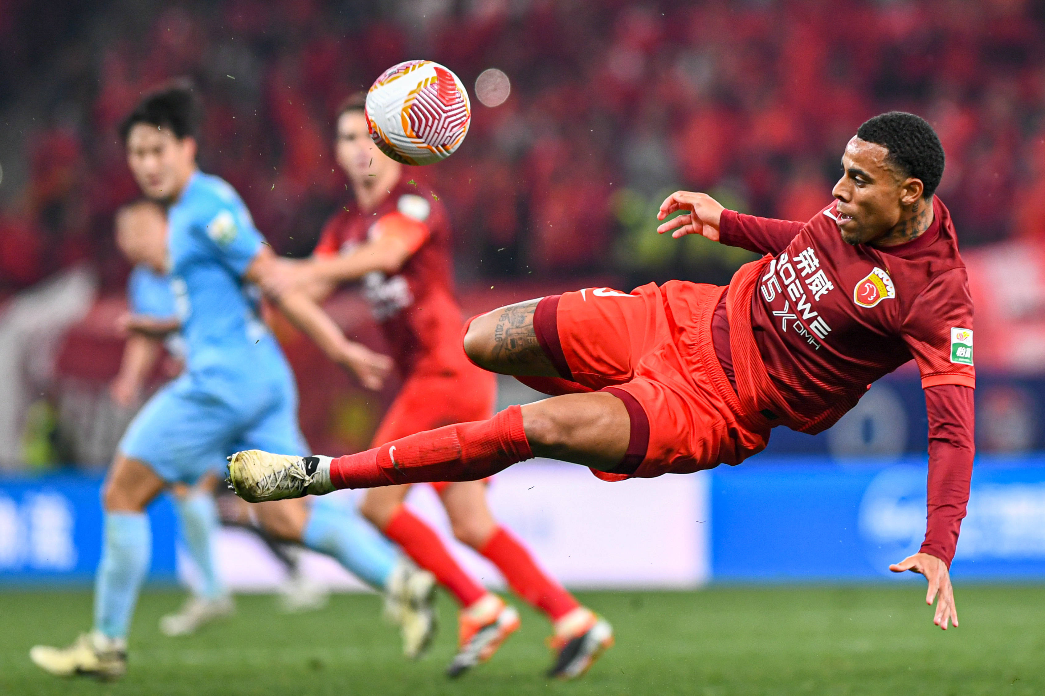 包含足球明星受慕,球员技艺惊艳观众的词条 包含足球明星受慕,球员技艺惊艳观众的词条