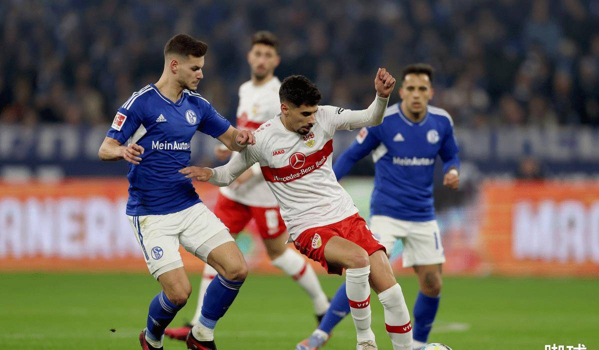 双方对决场上硝烟弥漫，胜负悬念引人瞩目的简单介绍