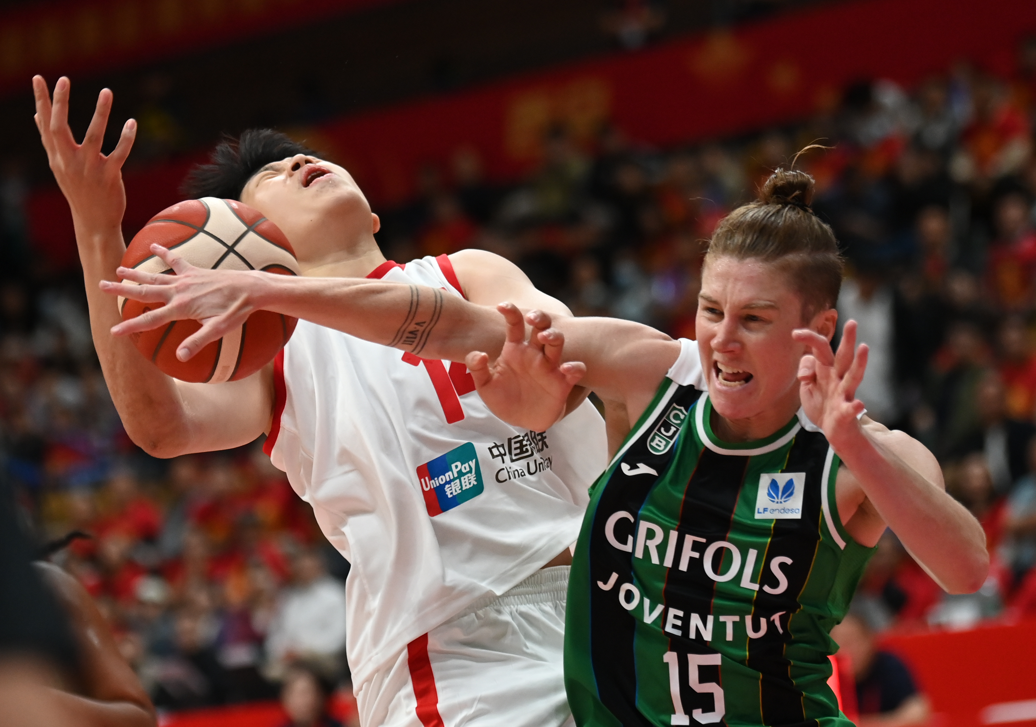 比赛全新季度开始，篮球比拼呈现热火激辩，竞技风采的简单介绍