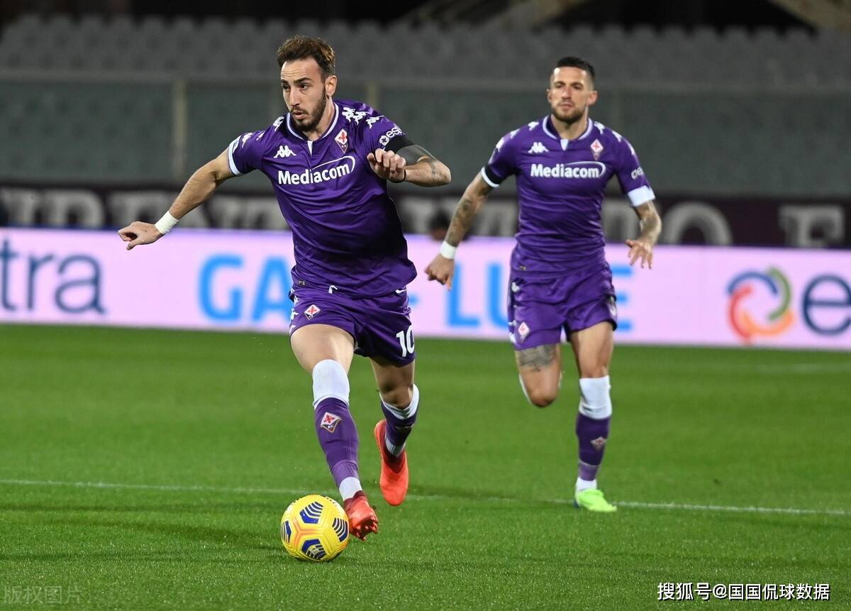 包含克罗托内主场大胜，球队士气高涨的词条