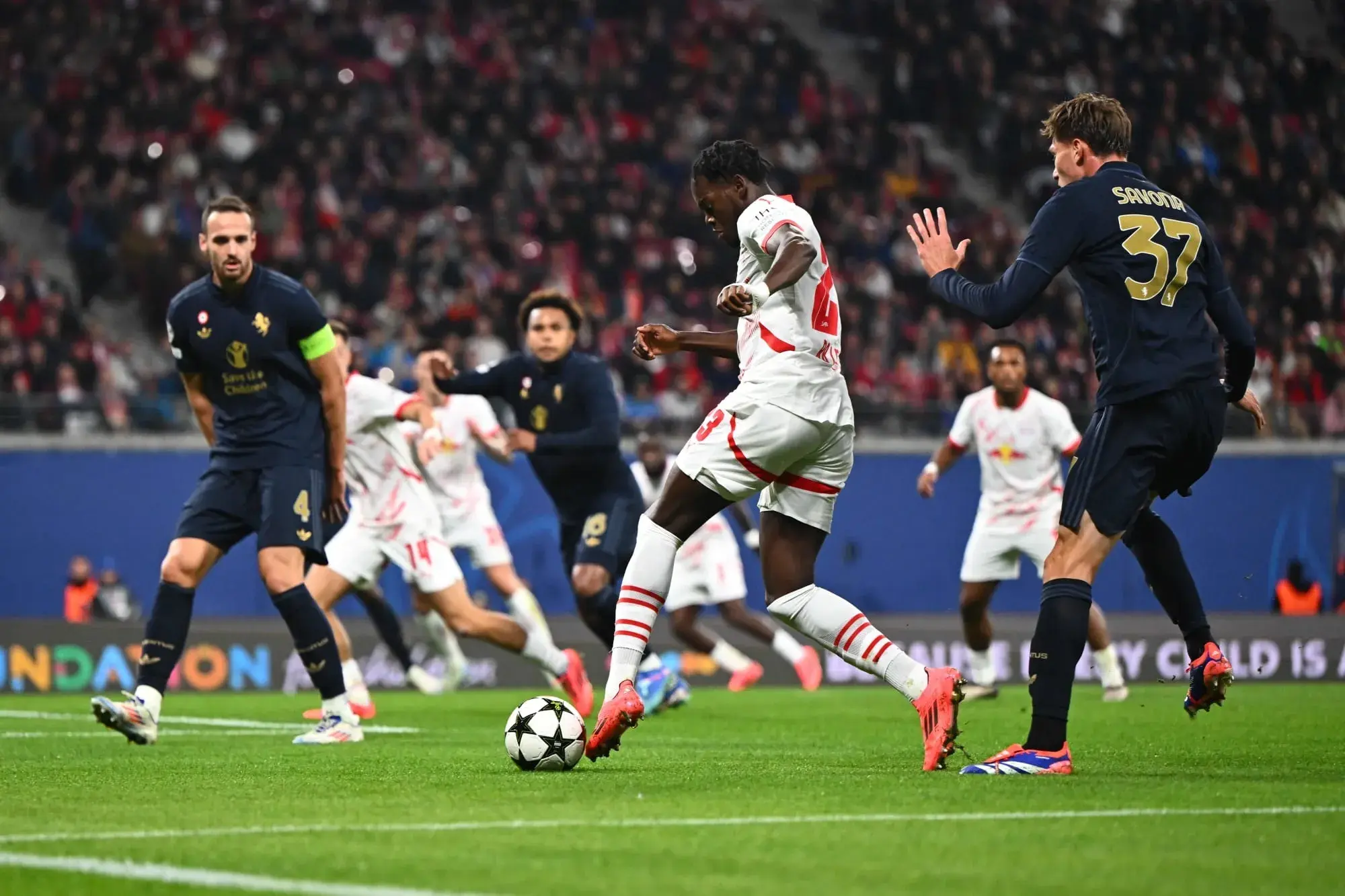 勒沃库森客场大胜，重返德甲积分榜前列的简单介绍