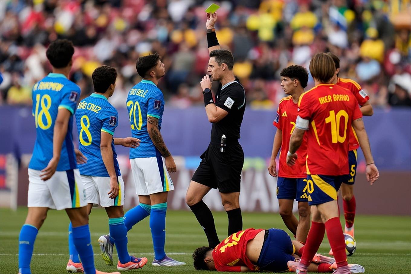 包含厄瓜多尔前锋成为巴拉多利德离队焦点的词条