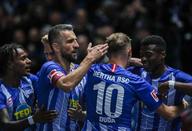 柏林赫塔后卫出色表现，多次关键解围守住胜果的简单介绍