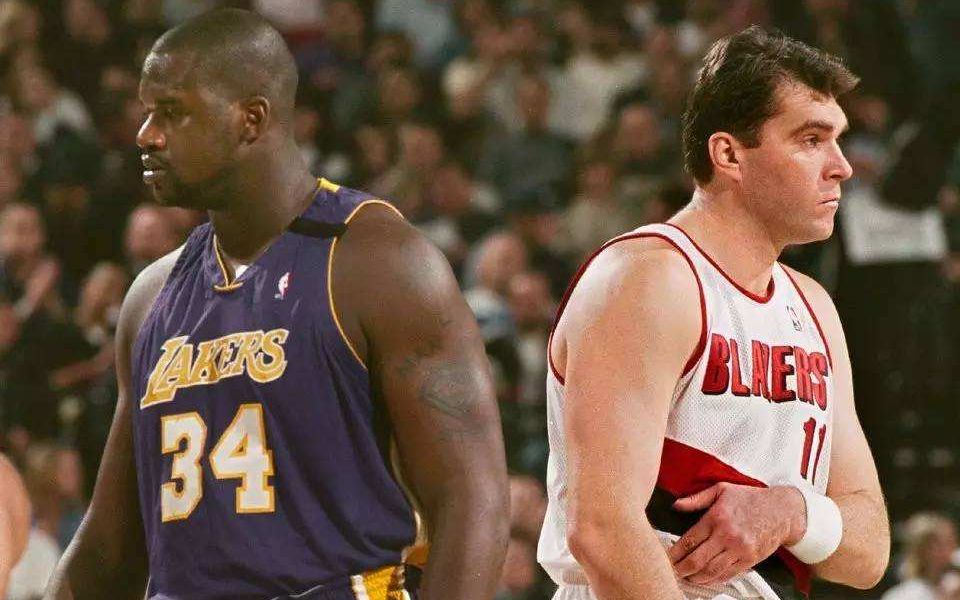 关于尼斯客场逆转维罗纳，积分榜稳居中游位置的信息