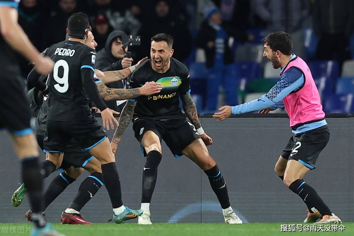 包含沃尔夫斯堡再添一胜，稳居积分榜前列追逐冠军的词条