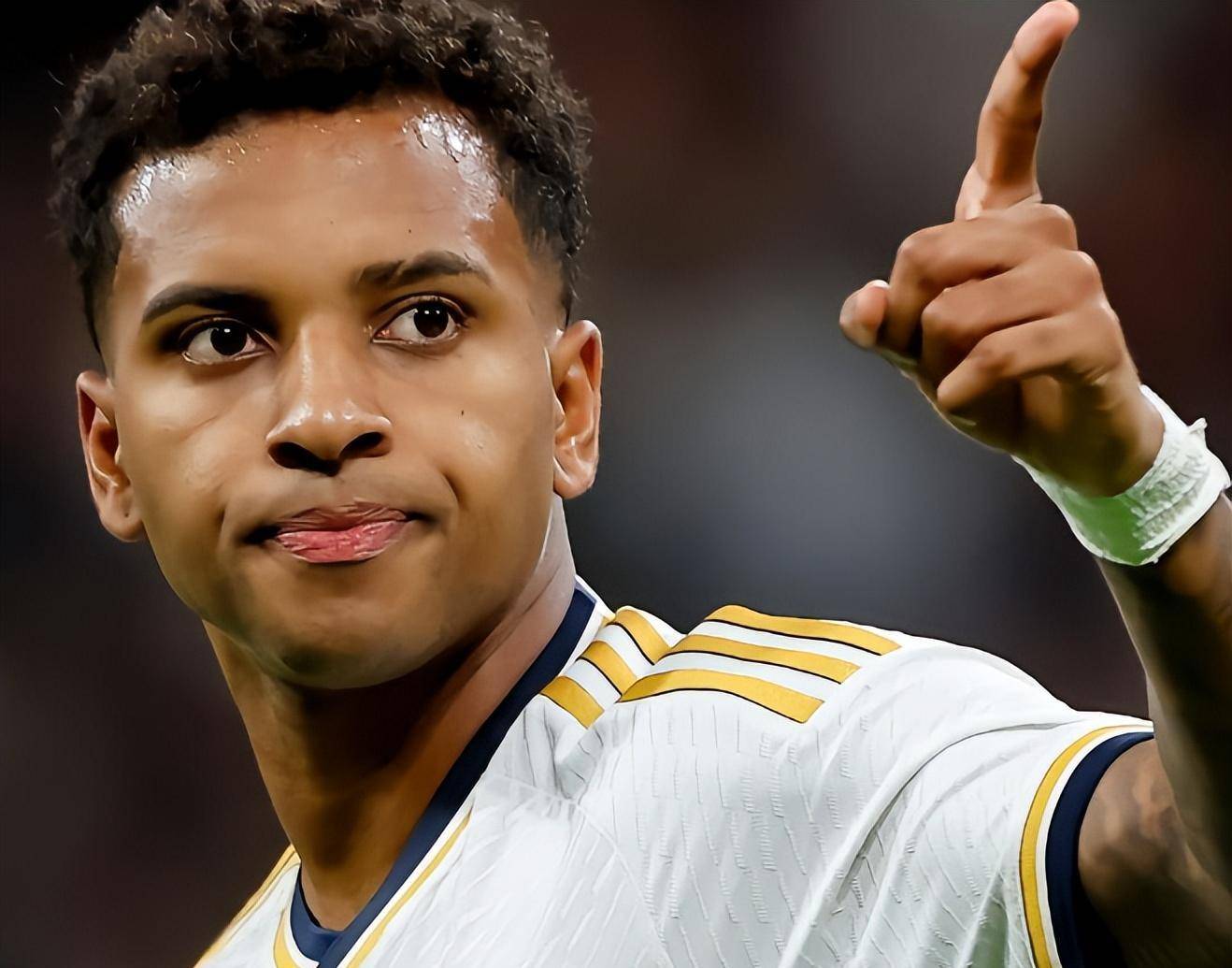 塞尔塔维战有卢克隆涅斯，男妖张合洛级作帮保(克洛莱尔海贼王)