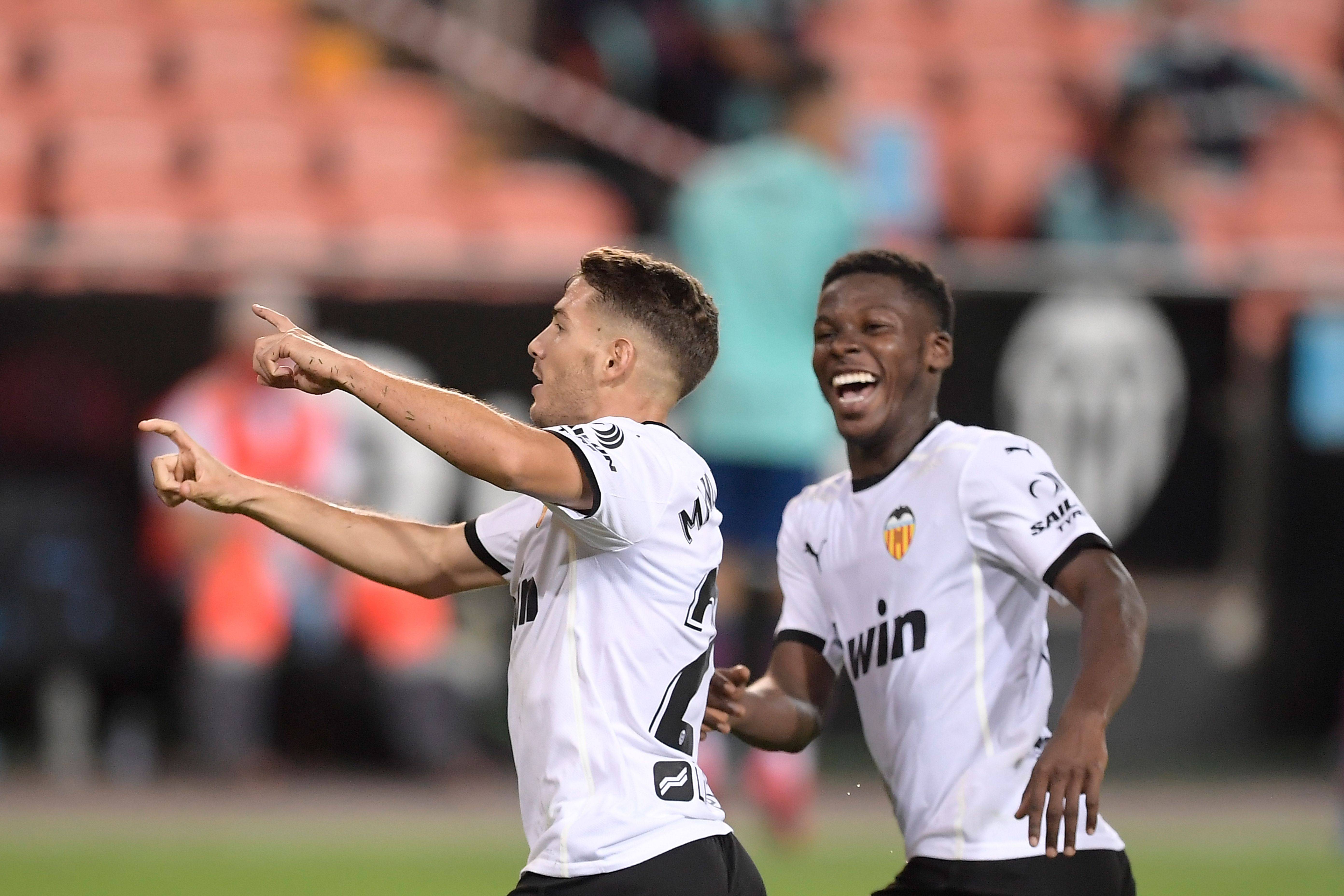 瓦伦西亚迎战马德里竞技，双方实力相当(瓦伦西亚迎战马德里竞技,双方实力相当于什么)