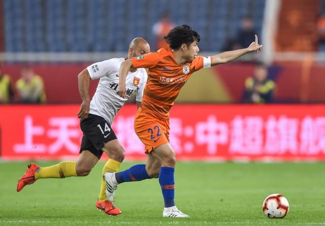 包含河北华夏幸福对阵山东鲁能，谁将笑到最后？的词条